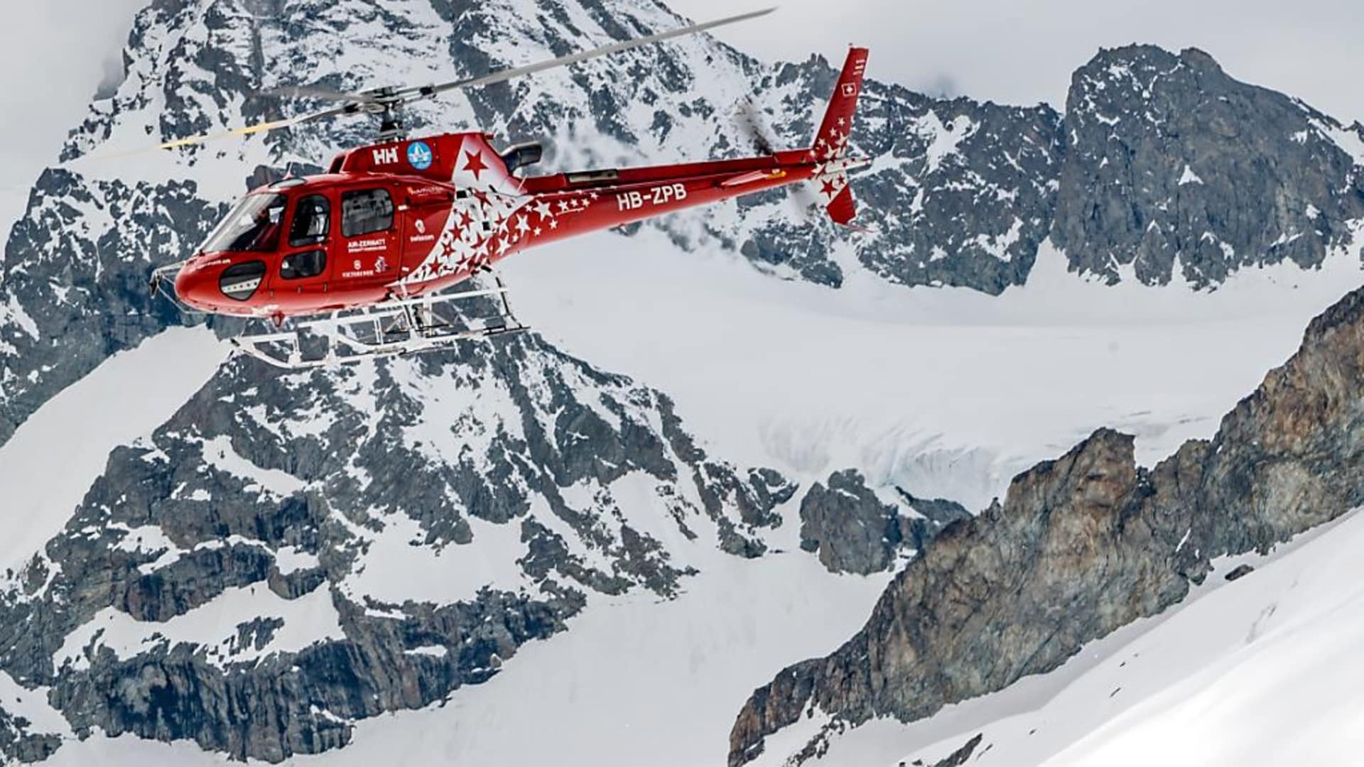 Snowboarder cade in un crepaccio sul Piccolo Cervino