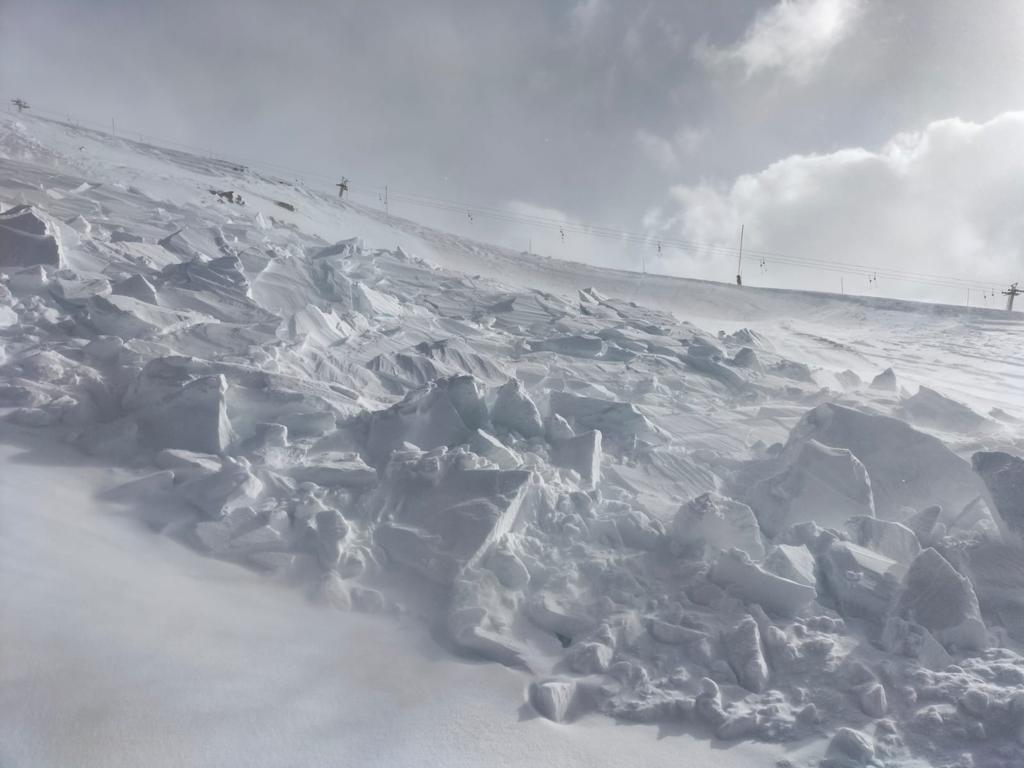 Valtournenche: un uomo sotto una valanga