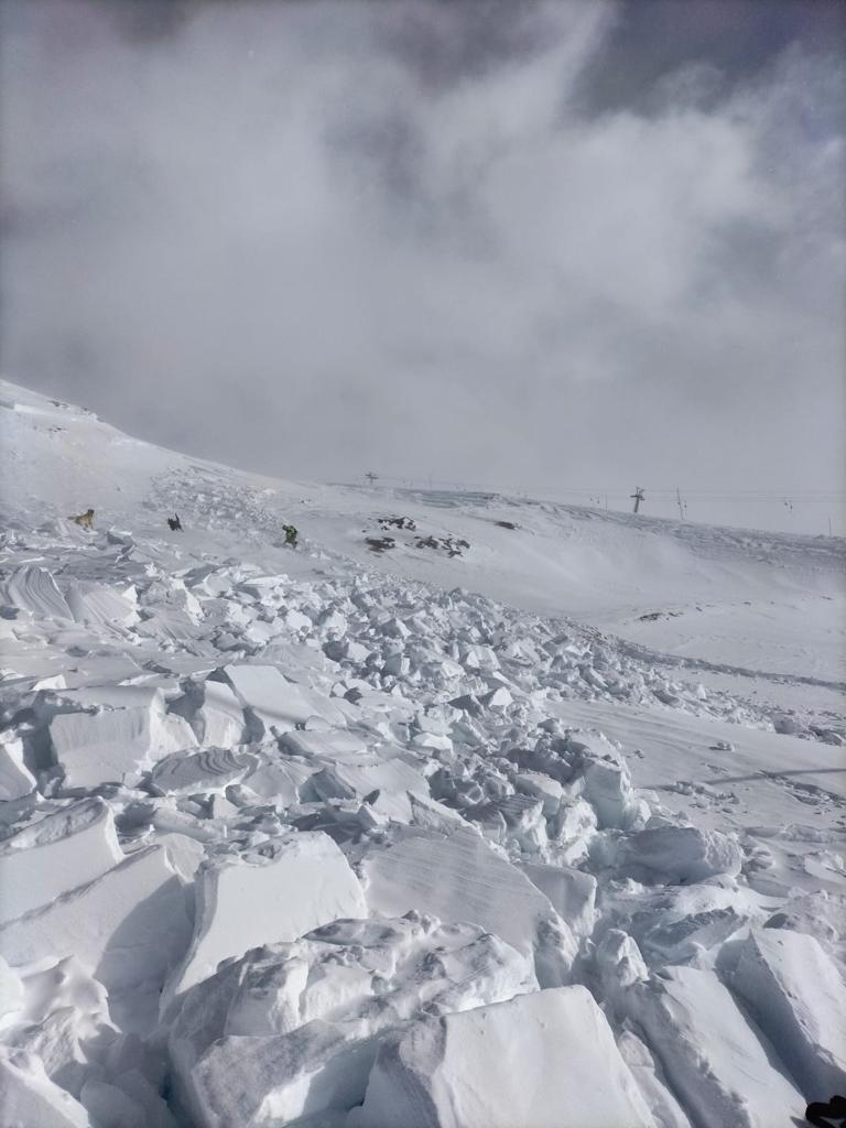 Valtournenche: un uomo sotto una valanga