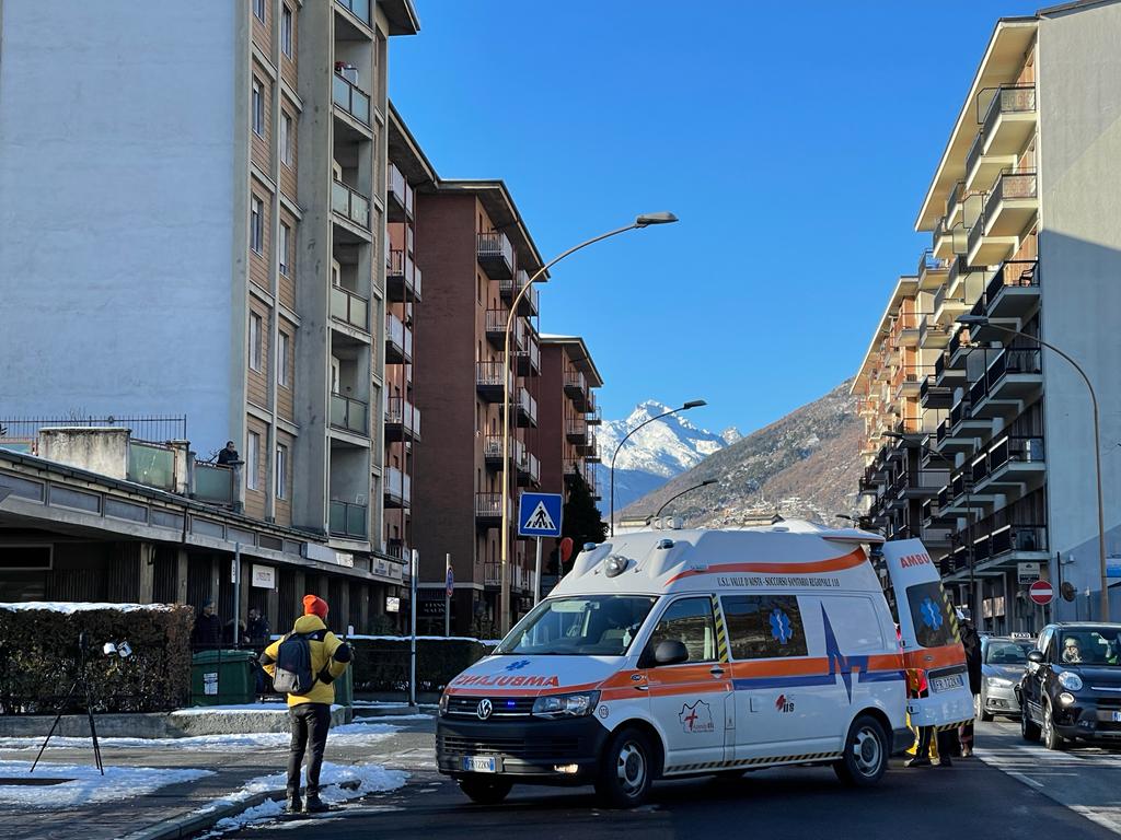 Donna investita ad Aosta
