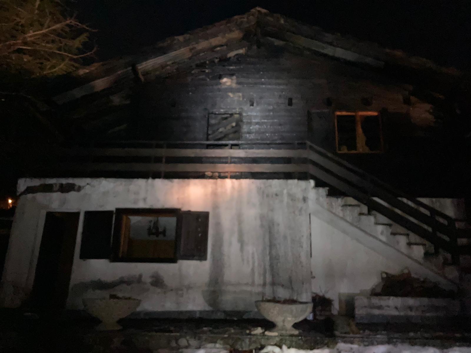 Incendio nella notte in un’abitazione a Nus