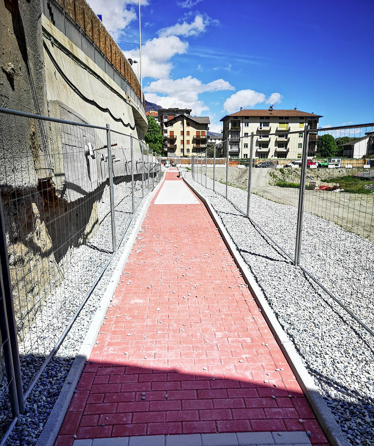 Nuovo percorso pedonale tra ospedale Parini e il presidio ospedaliero