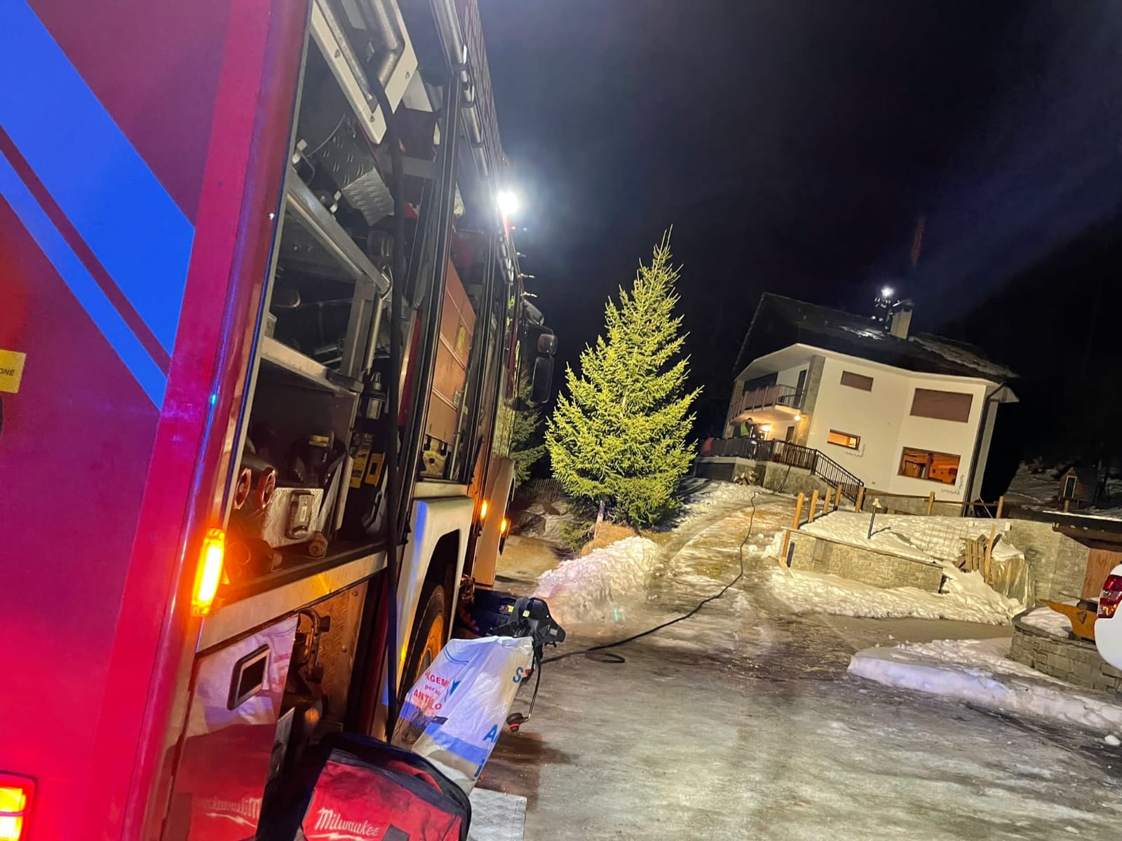 Gressan: principio incendio in una canna fumaria