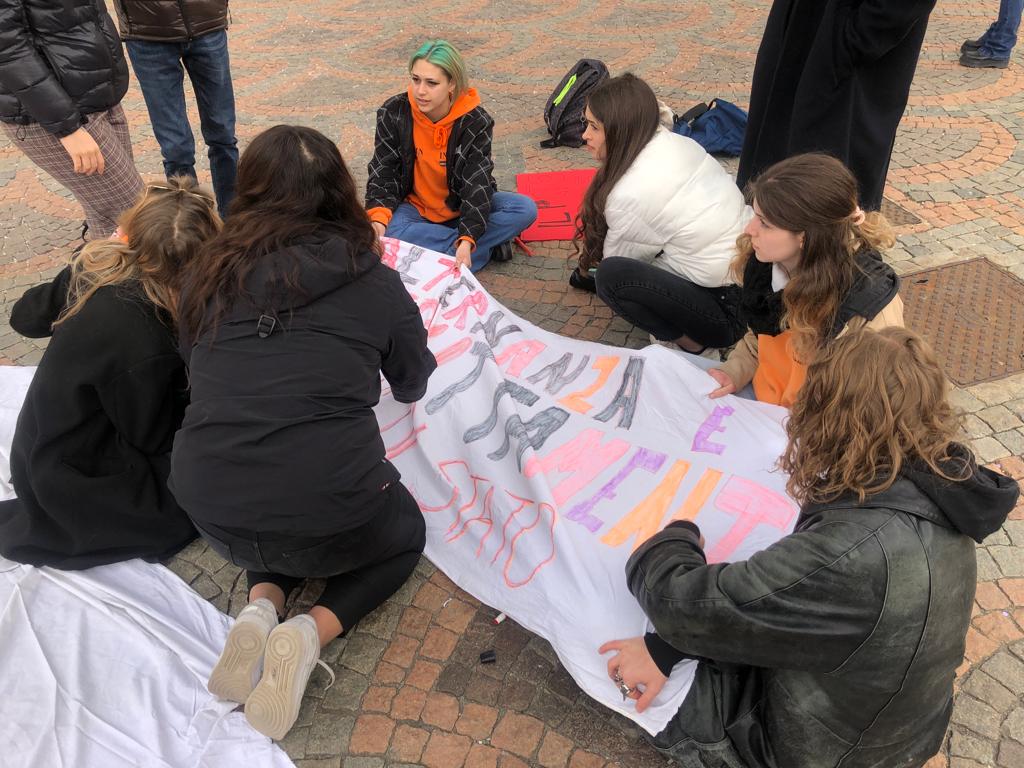 Ad Aosta continua la protesta contro l'alternanza scuola-lavoro3947448d A679 47da B292 E1ca8fbffd3c