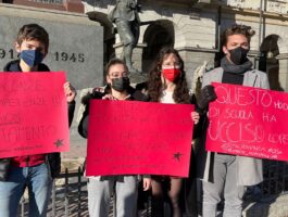 Ad Aosta una protesta contro l\'alternanza scuola-lavoro