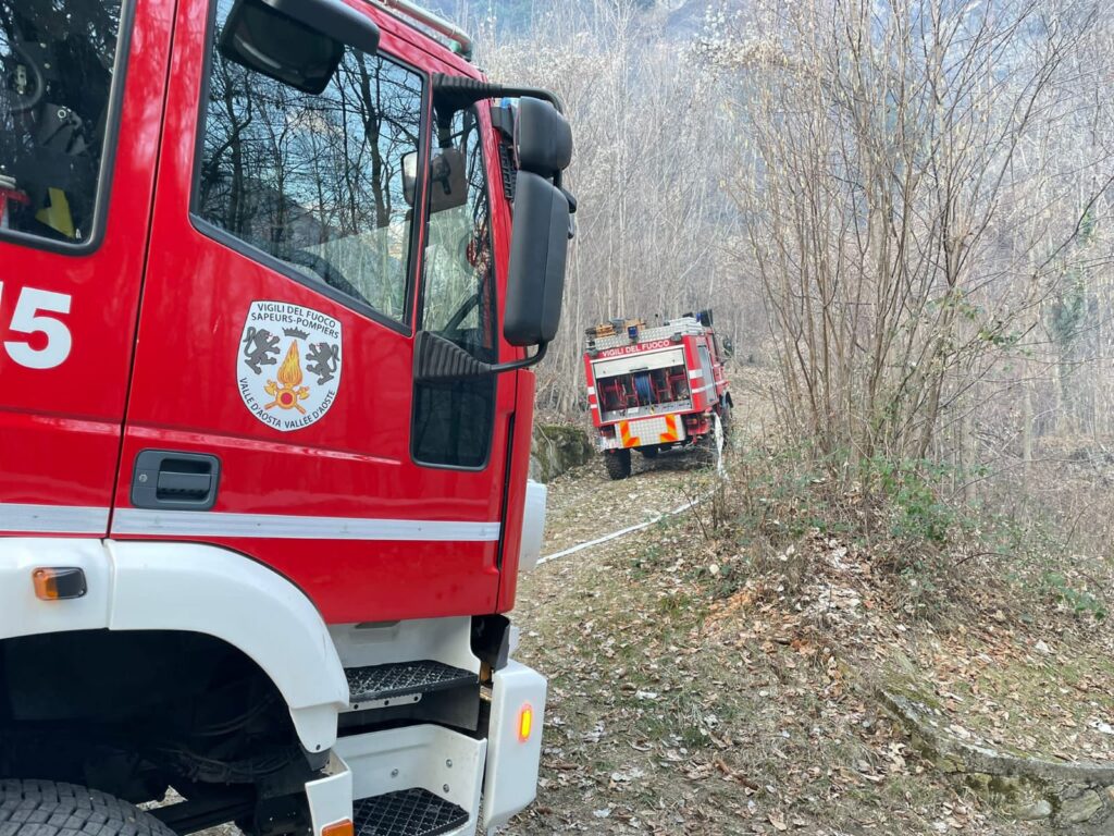 L'incendio di Fontainemore si avvicina all'abitato