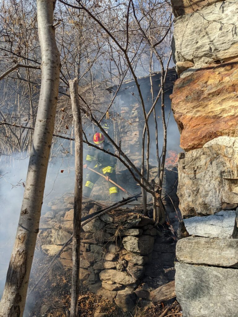 Verrayes: tetto in fiamme
