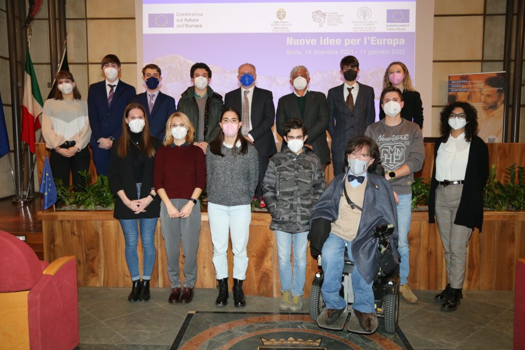 Gruppo di giovani che hanno partecipato a Nuove idee per il futuro