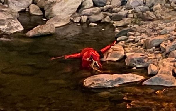 Pont-Saint- Martin: vandali abbattono il diavolo del Carnevale