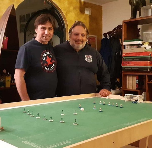 Francesco Giuseppe Ottone prima Di un incontro di calcio tavolo
