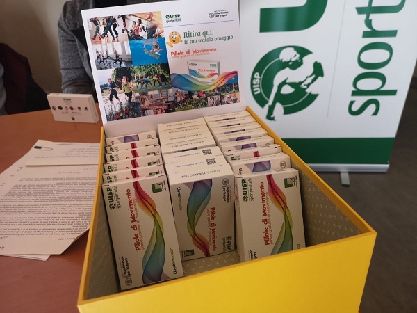 Il Dispenser Con Le Confezioni Di Pillole Di Movimento 1