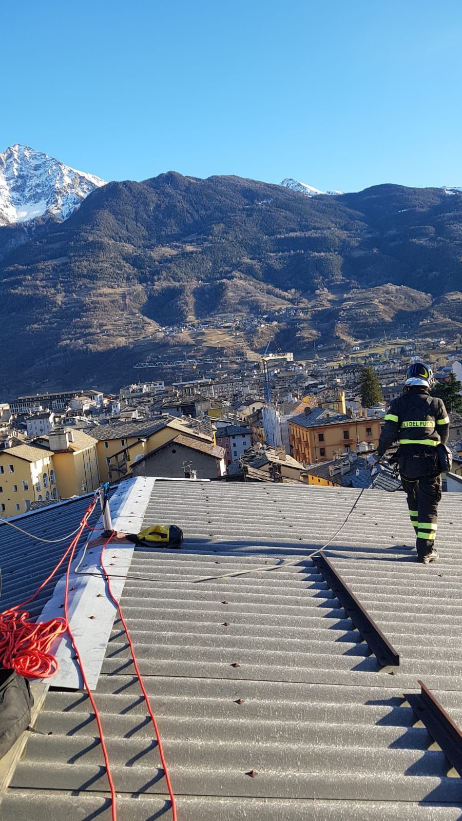 Forte vento e incendi: intervengono i Vigili del fuoco