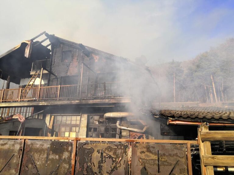 Falegnameria bruciata a Saint-Vincent: al via una raccolta fondi