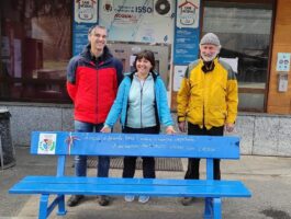 Giornata mondiale dell\'acqua 2022: una panchina blu a Issogne