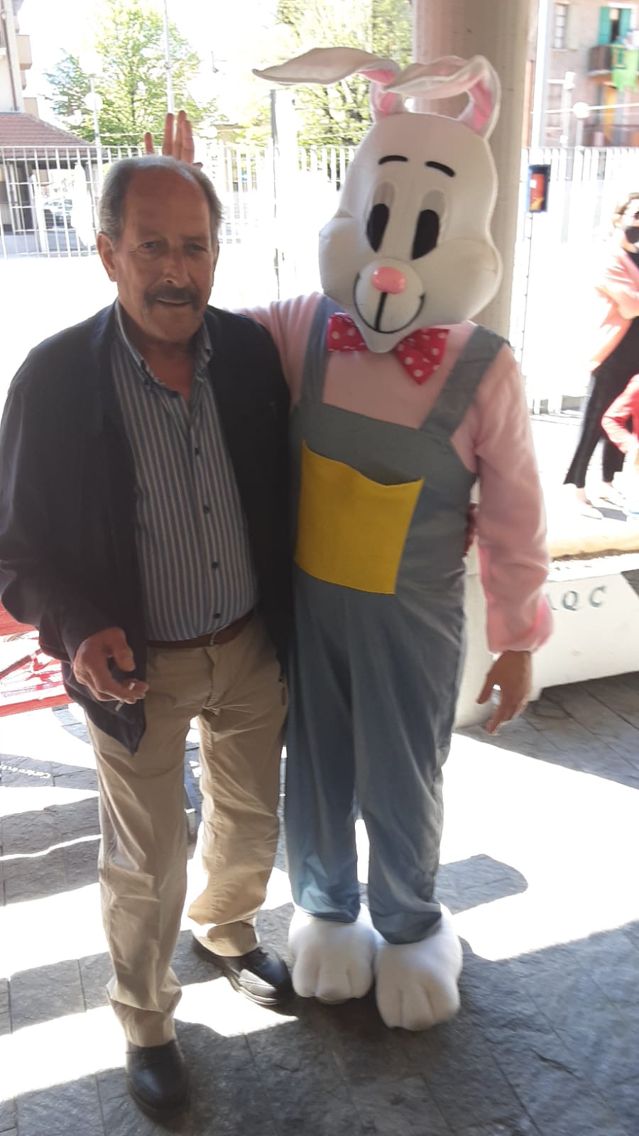 Pasqua 2022 al Quartiere Cogne: distribuite 200 uova e 100 colombe