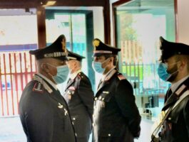 Carabinieri: il generale Gino Micale in visita al Gruppo di Aosta