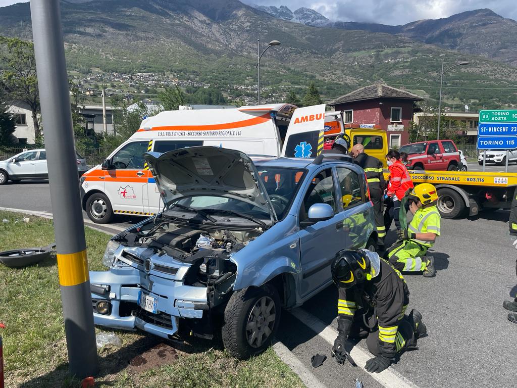 Incidente stradale alla rotonda Sogno di Saint-Christophe