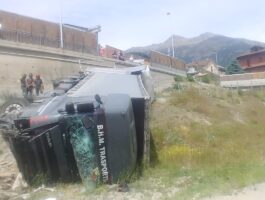 Aosta: autotreno esce di strada e finisce nel cantiere dell\'Ospedale