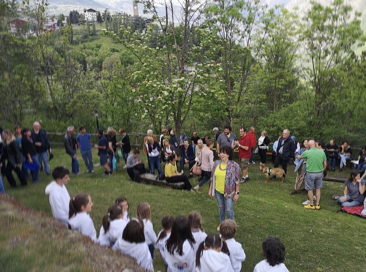 L'esibizione del coro Les jeunes chanteurs de la Tour di Gignod