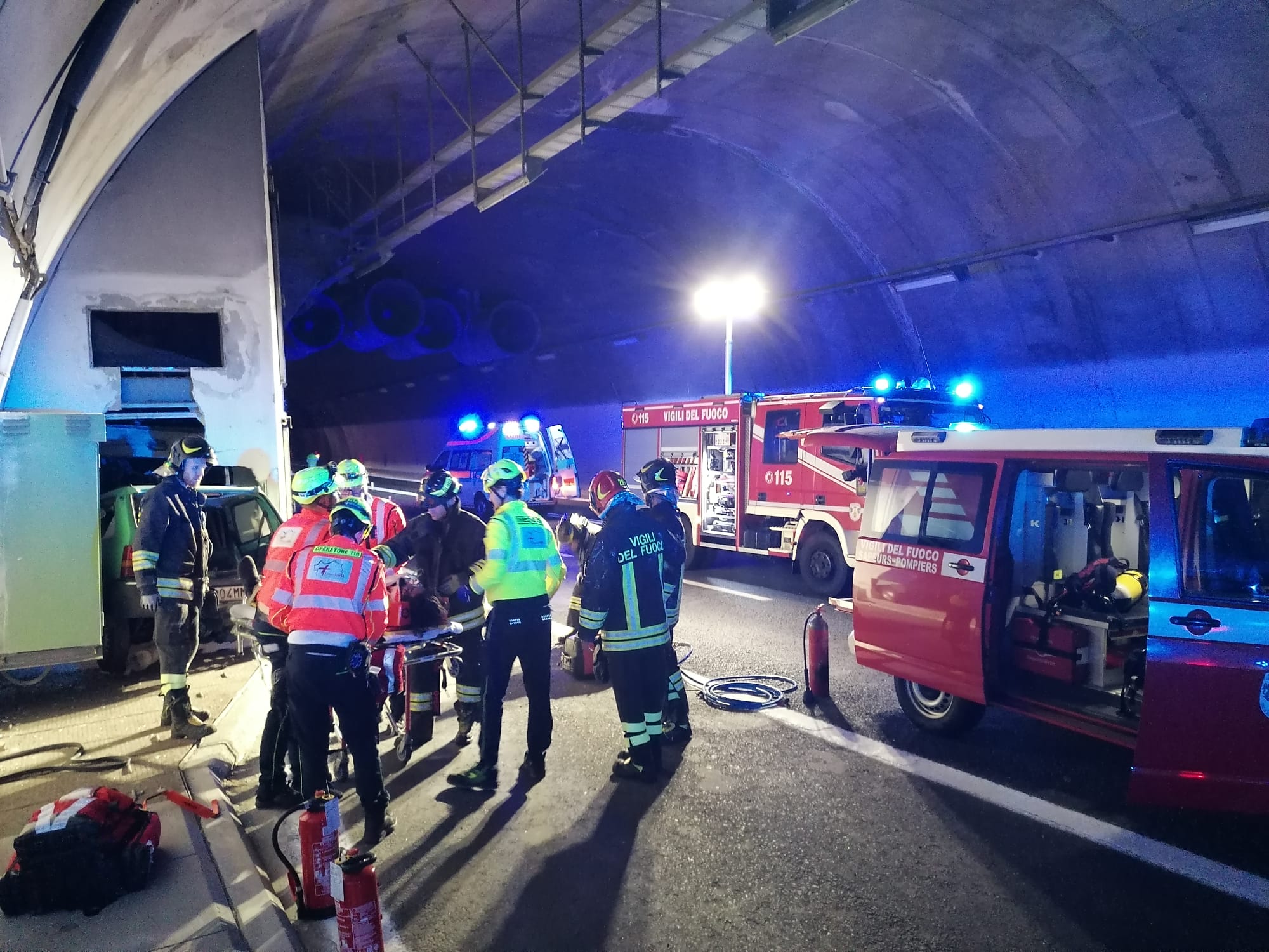 Incidente stradale nella galleria raccordo Sorreley