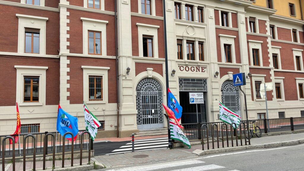 Cas venduta a Taiwan: bandiere sindacali fuori dall'azienda