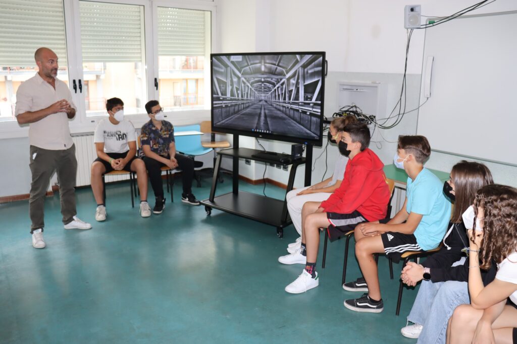 rotary-club-vda-e-cva-donano-alle-scuole-monitor-e-kit-per-la-robotica