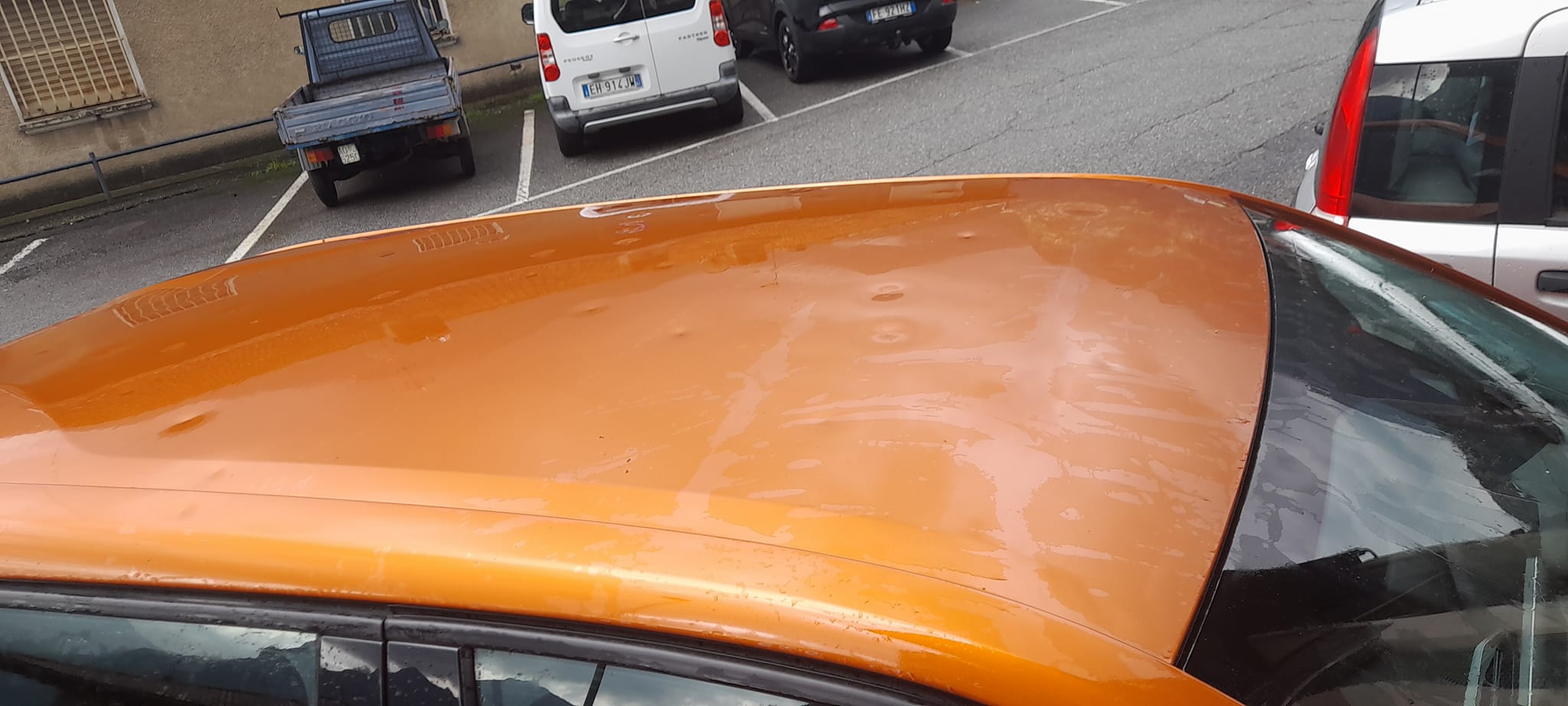 Auto danneggiata a Donnas dopo la grandinata del 28 giugno 2022