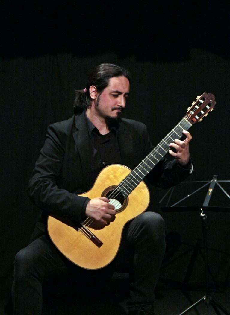 A Gressoney, due concerti del chitarrista Davide Sciacca