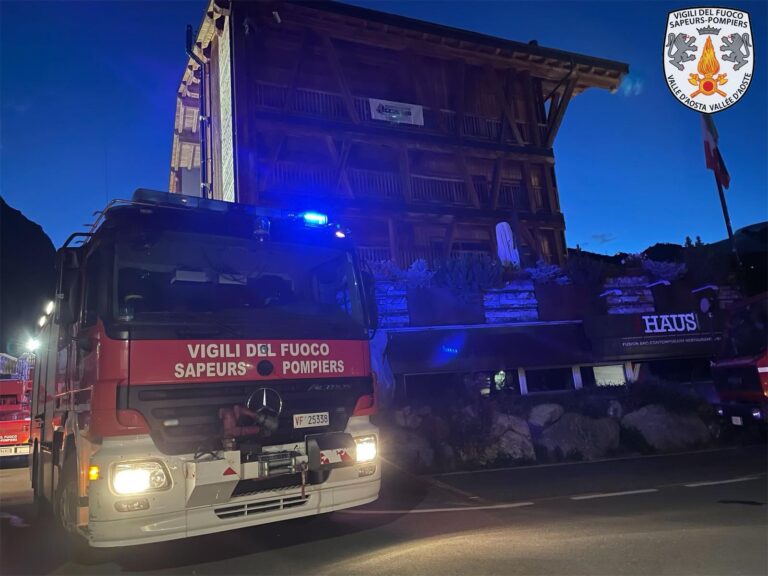 Albergo evacuato a Breuil-Cervinia per presunto incendio