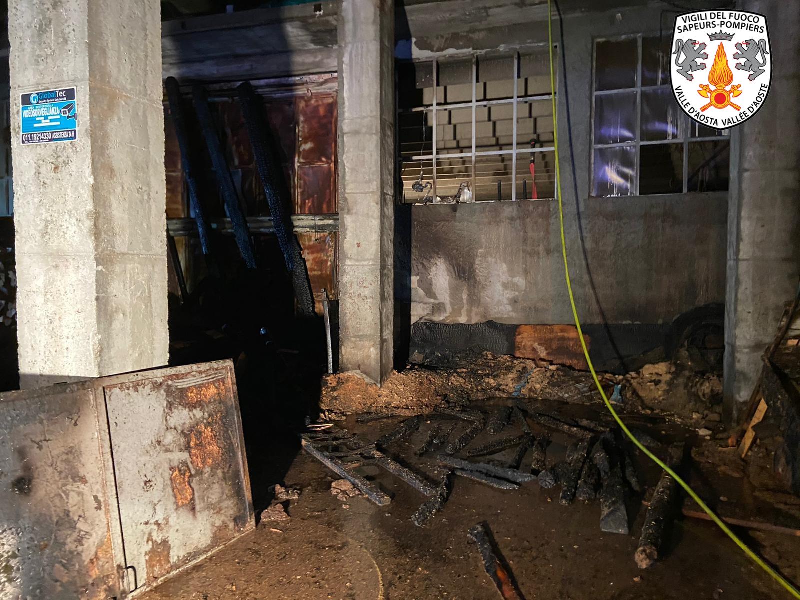 20220803 Incendio Falegnameria Avise2