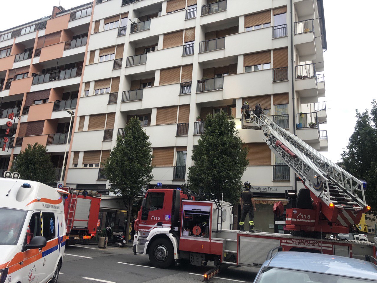 Due anziani caduti in casa, intervengono i pompieri