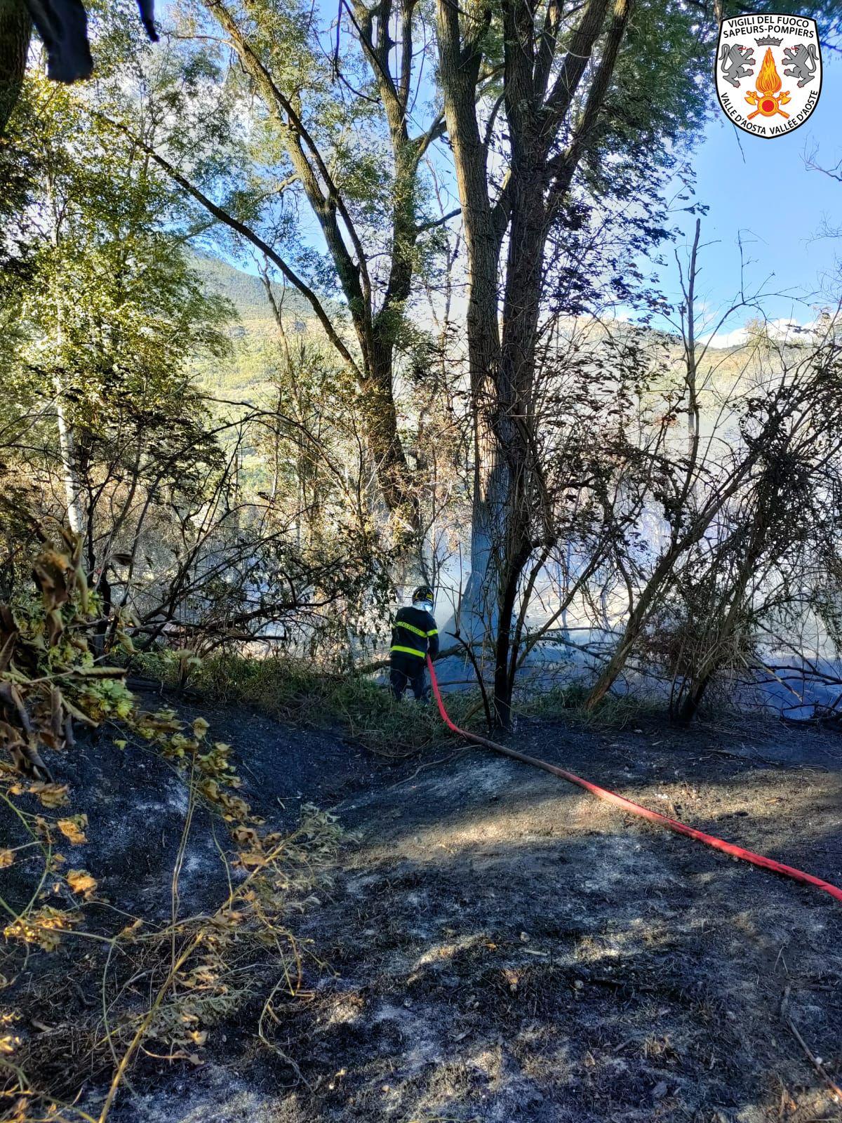 Incendio fra Nus e Brissogne
