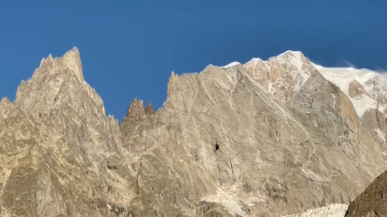Alpinista muore precipitando sull'Aiguille Noire