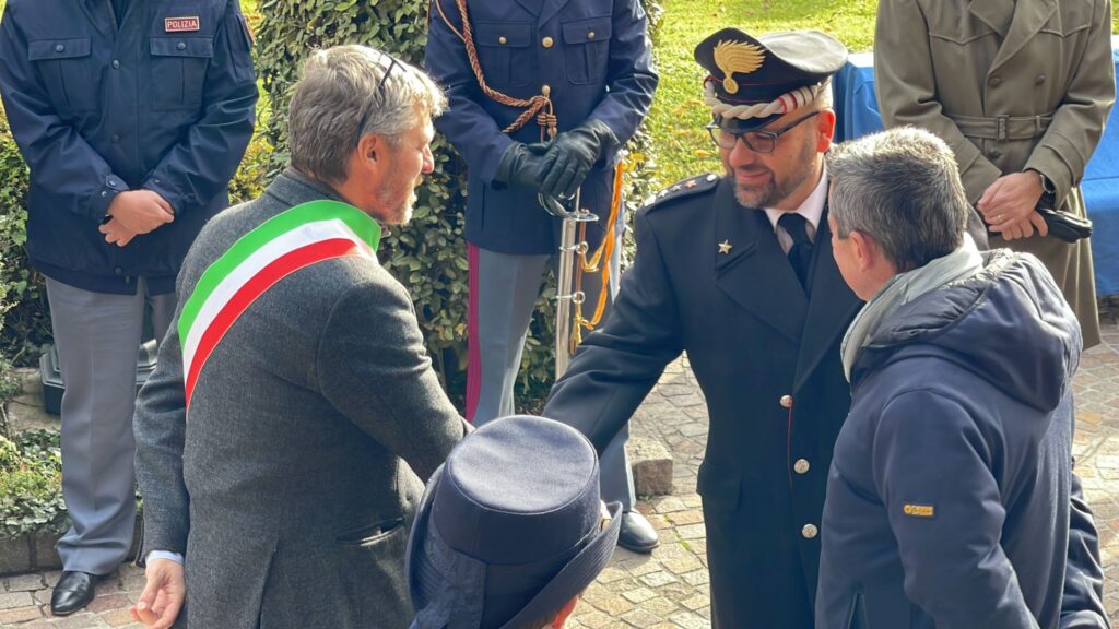 Una targa in memoria di Adolfo La Bernarda