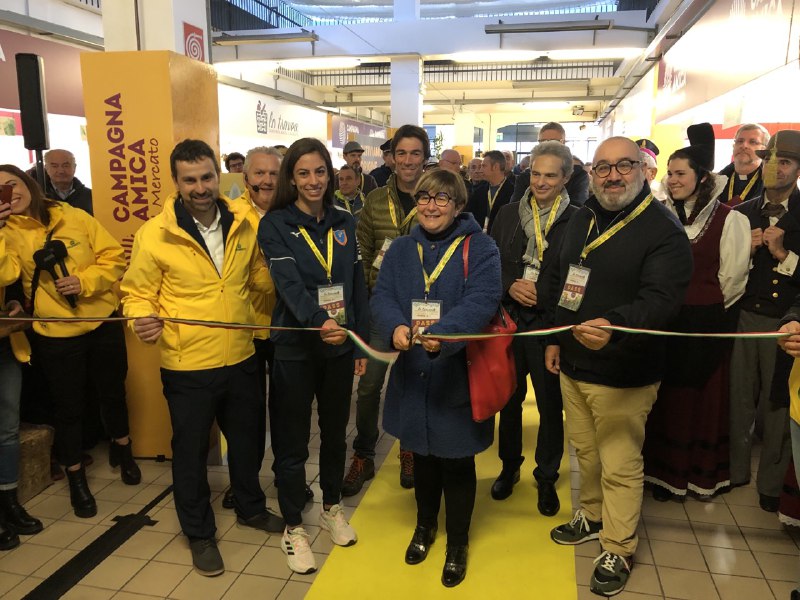 L'inaugurazione di Campagna amica nel Mercato coperto di Aosta il 18 novembre 2022