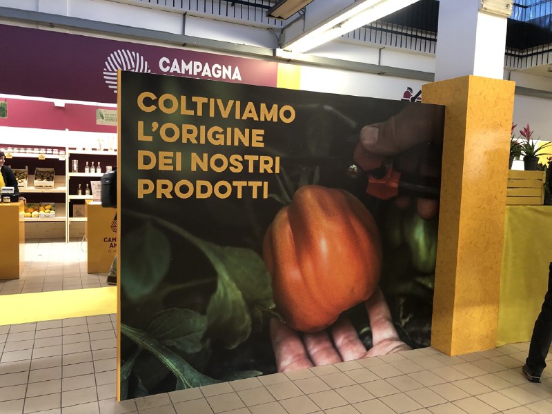L'inaugurazione di Campagna amica nel Mercato coperto di Aosta il 18 novembre 2022