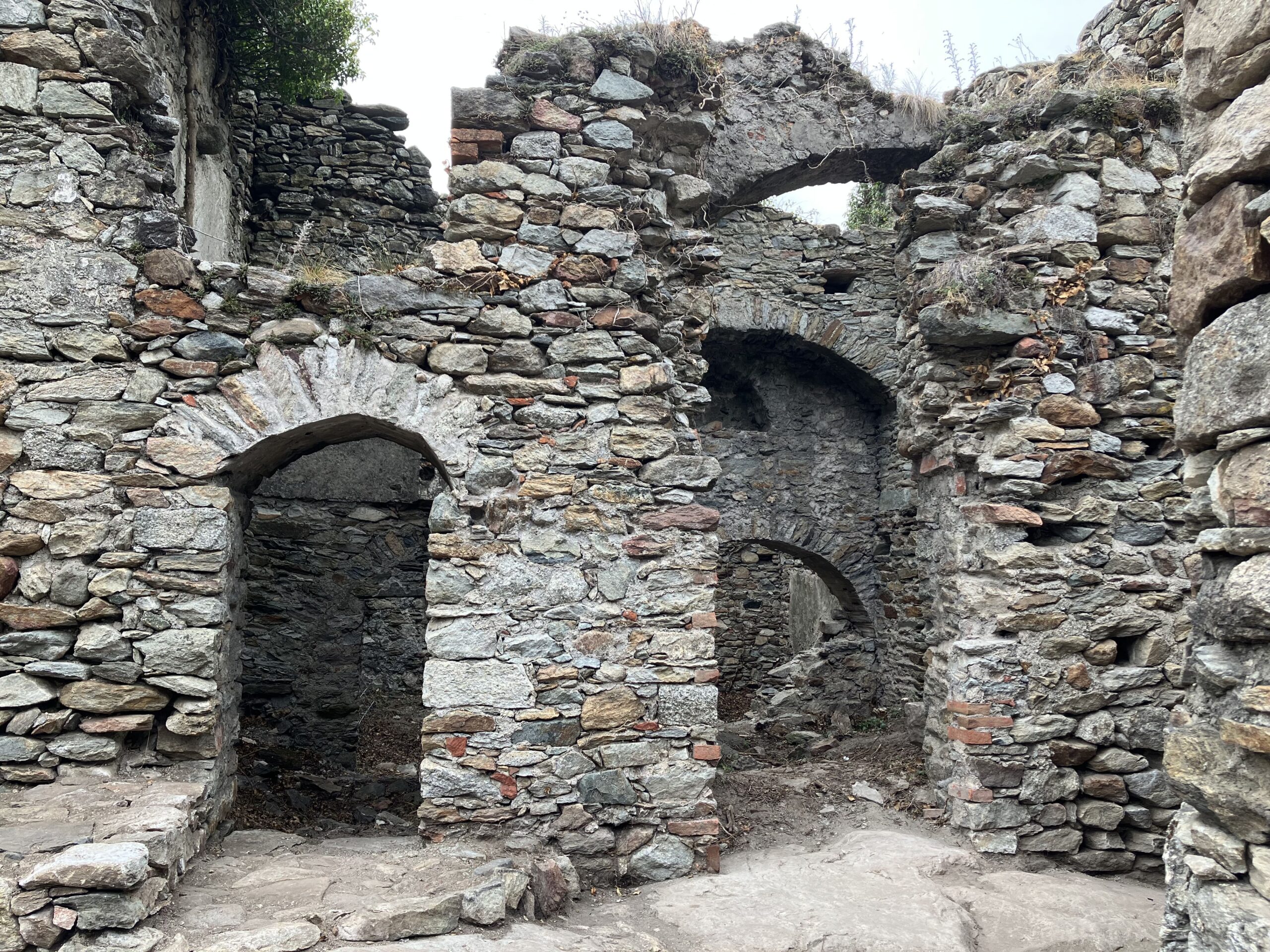 Castello Interno Archi 1