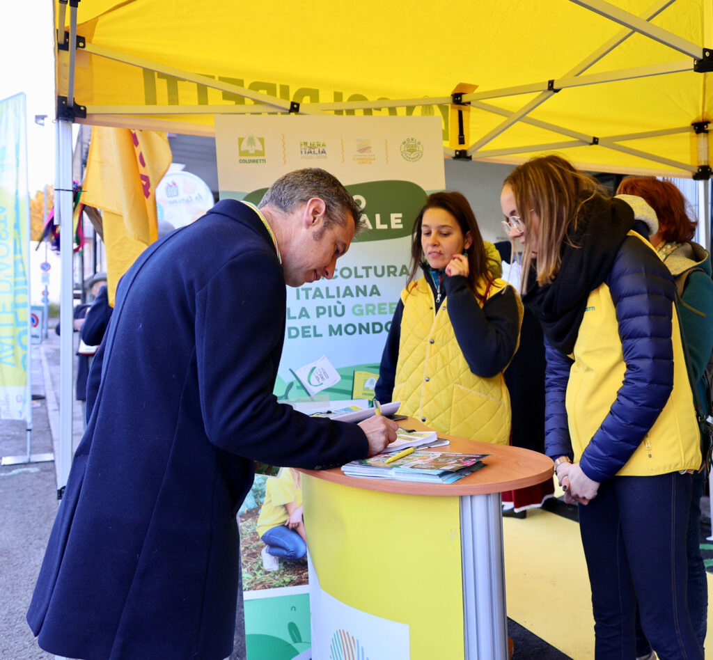 Coldiretti: una petizione contro il cibo sintetico