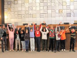 Una classe delle elementari di Variney in visita al Consiglio Valle