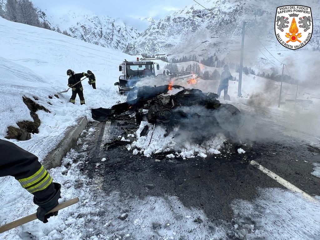La Thuile incendio Gatto Nevi