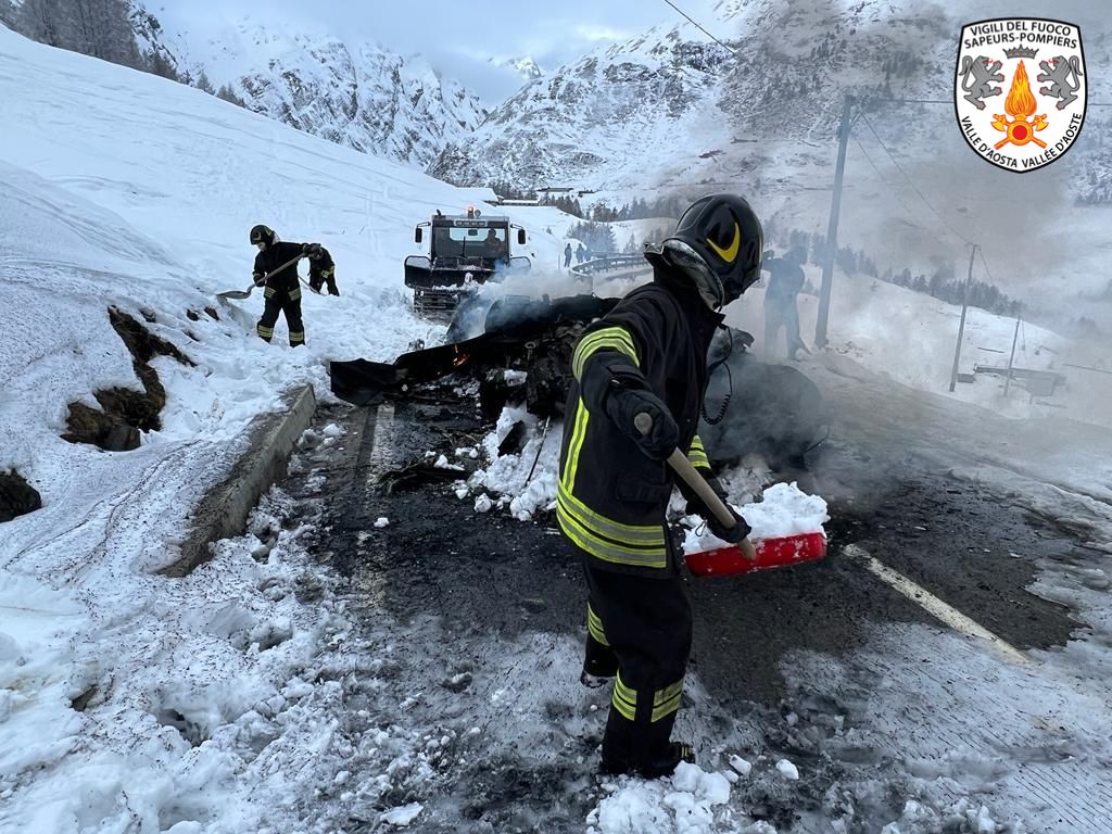 La Thuile incendio Gatto Nevi
