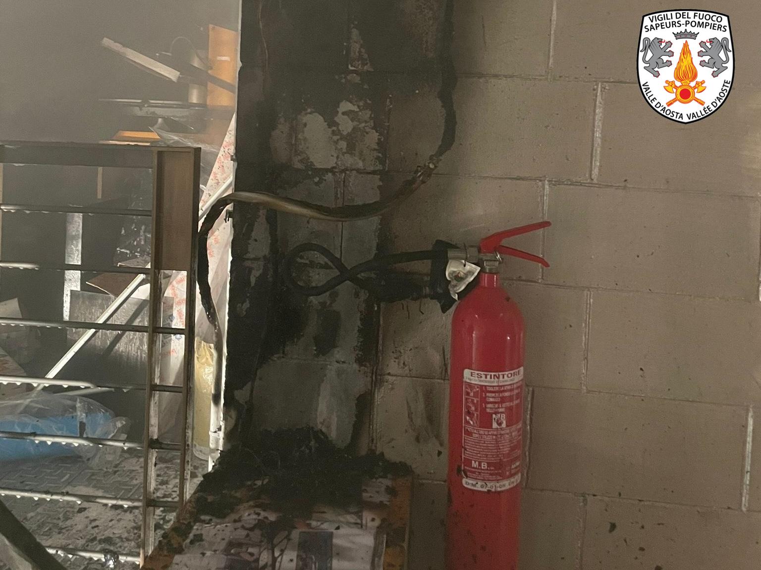 Pollein: principio d’incendio in un locale commerciale