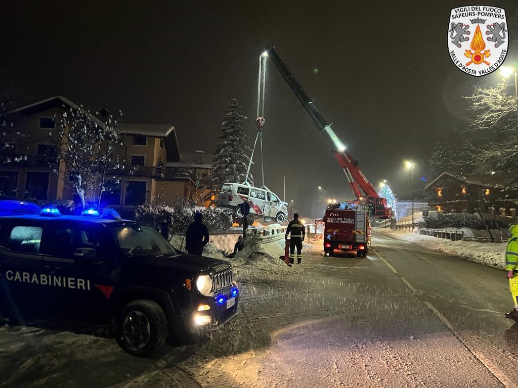 Furgone Dora Courmayeur recupero vigili del fuoco