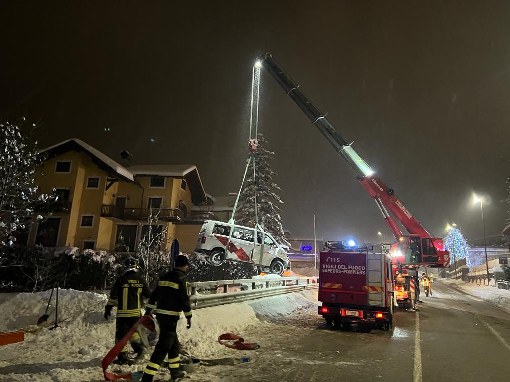 Furgone precipita in Dora a Courmayeur