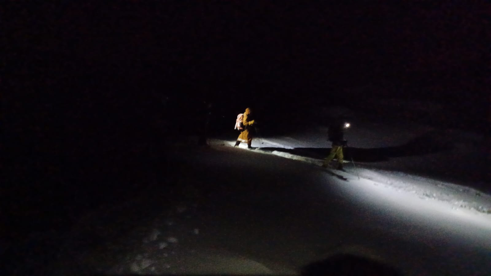 Gressoney: soccorso a due monaci tailandesi al Colle Bettolina