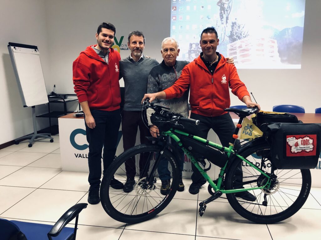 Alessandro Delfino Aosta Trieste bici solidarietà