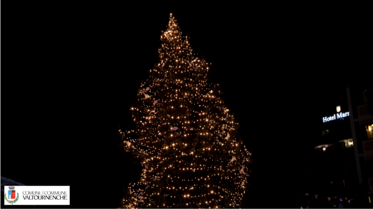 Breuil-Cervinia accende l'albero di Natale