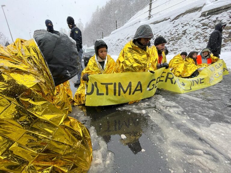 Manifestazione ambientalista blocca il traforo del Monte Bianco