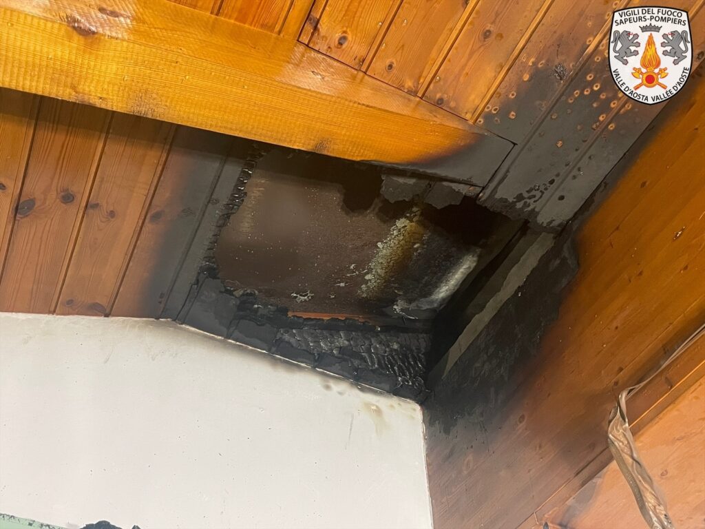 Incendio tetto canna fumaria Pont-saint-martin capodanno