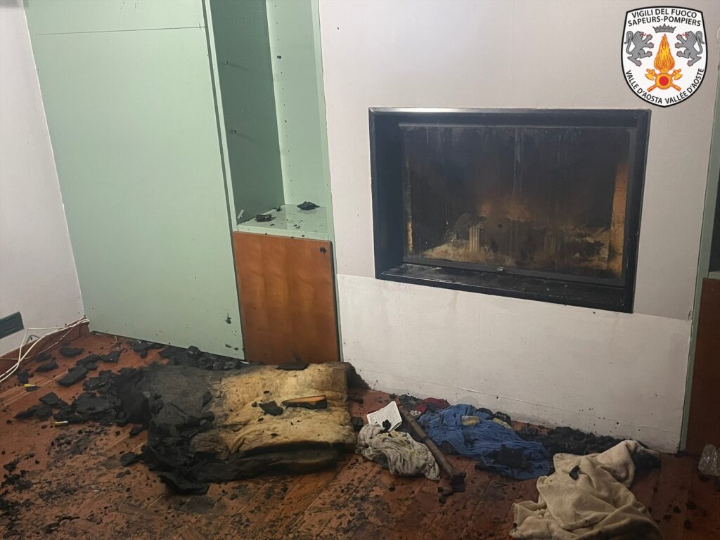 Incendio tetto canna fumaria Pont-saint-martin capodanno